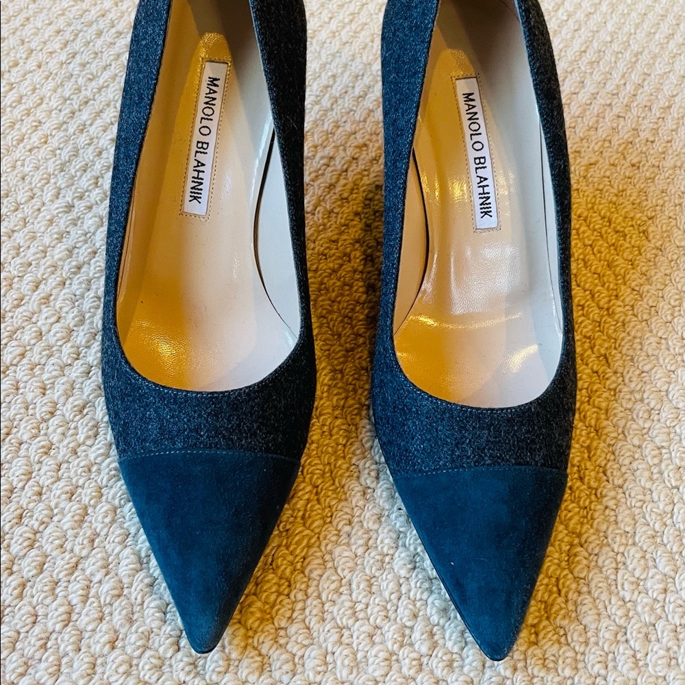 NEW Manolo Blahnik Gray and Blue Flannel Pump NWT